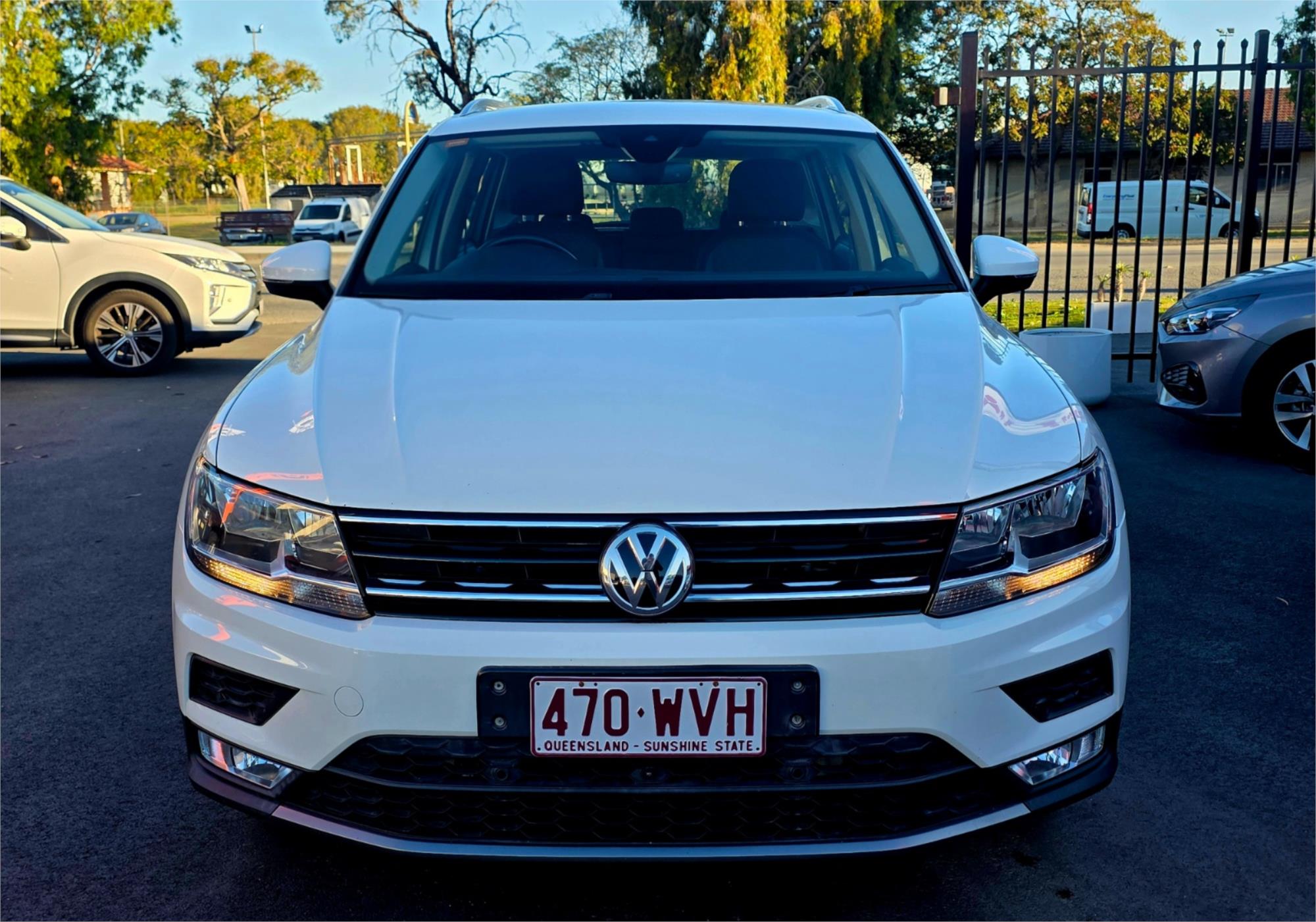 2016 Volkswagen Tiguan 110TDI in white, photo 2 of 20