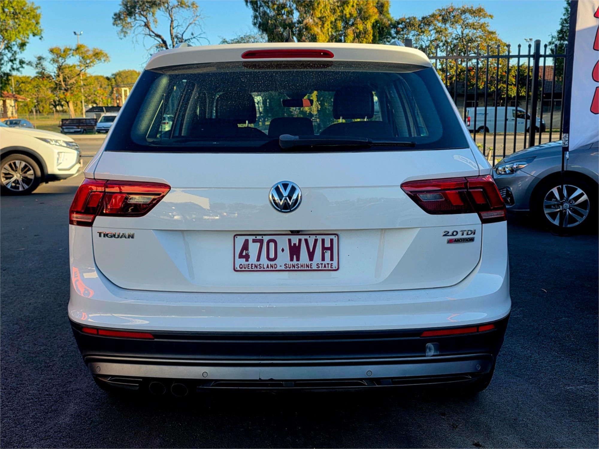 2016 Volkswagen Tiguan 110TDI in white, photo 5 of 20