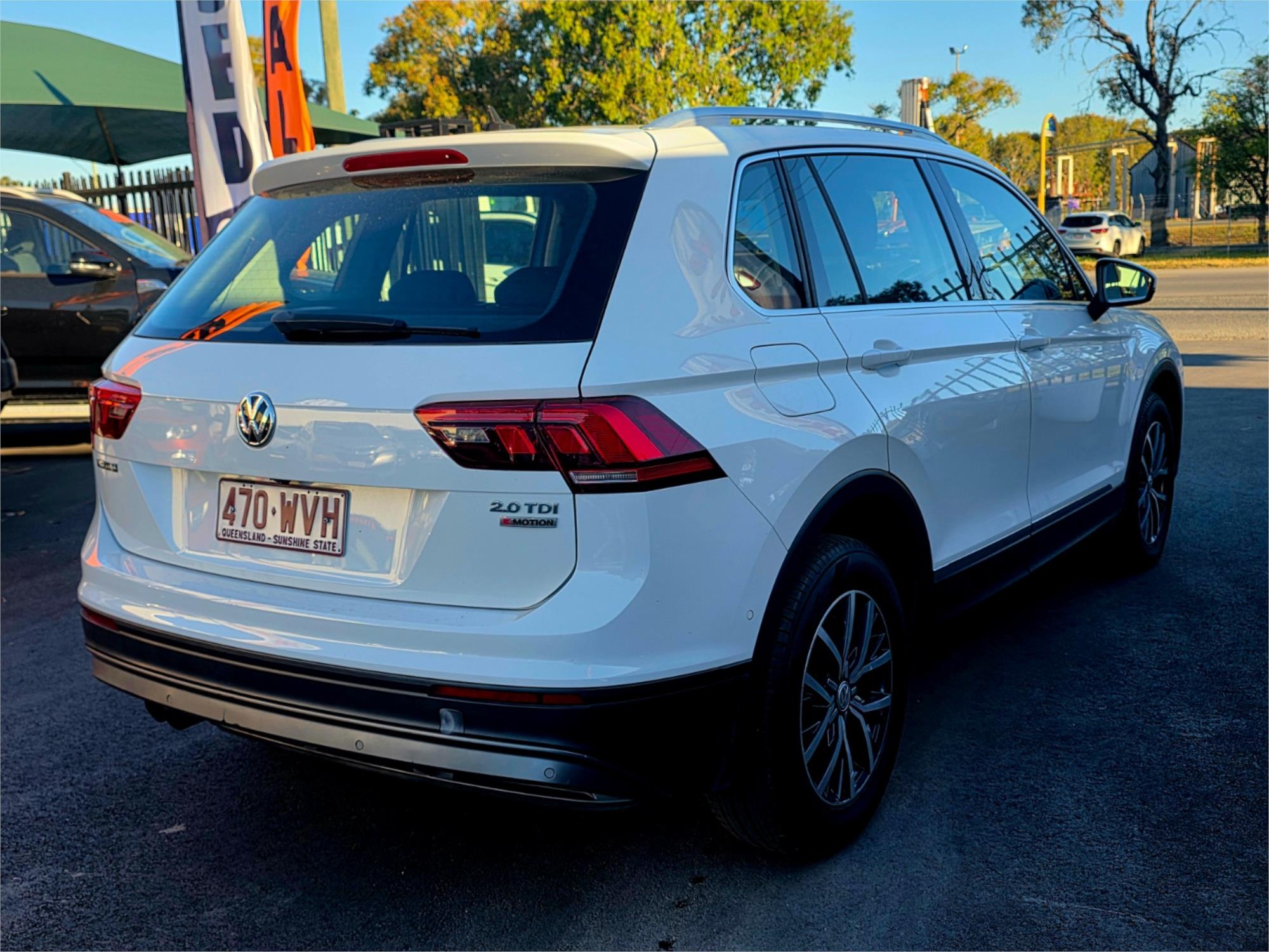 2016 Volkswagen Tiguan 110TDI in white, photo 6 of 20