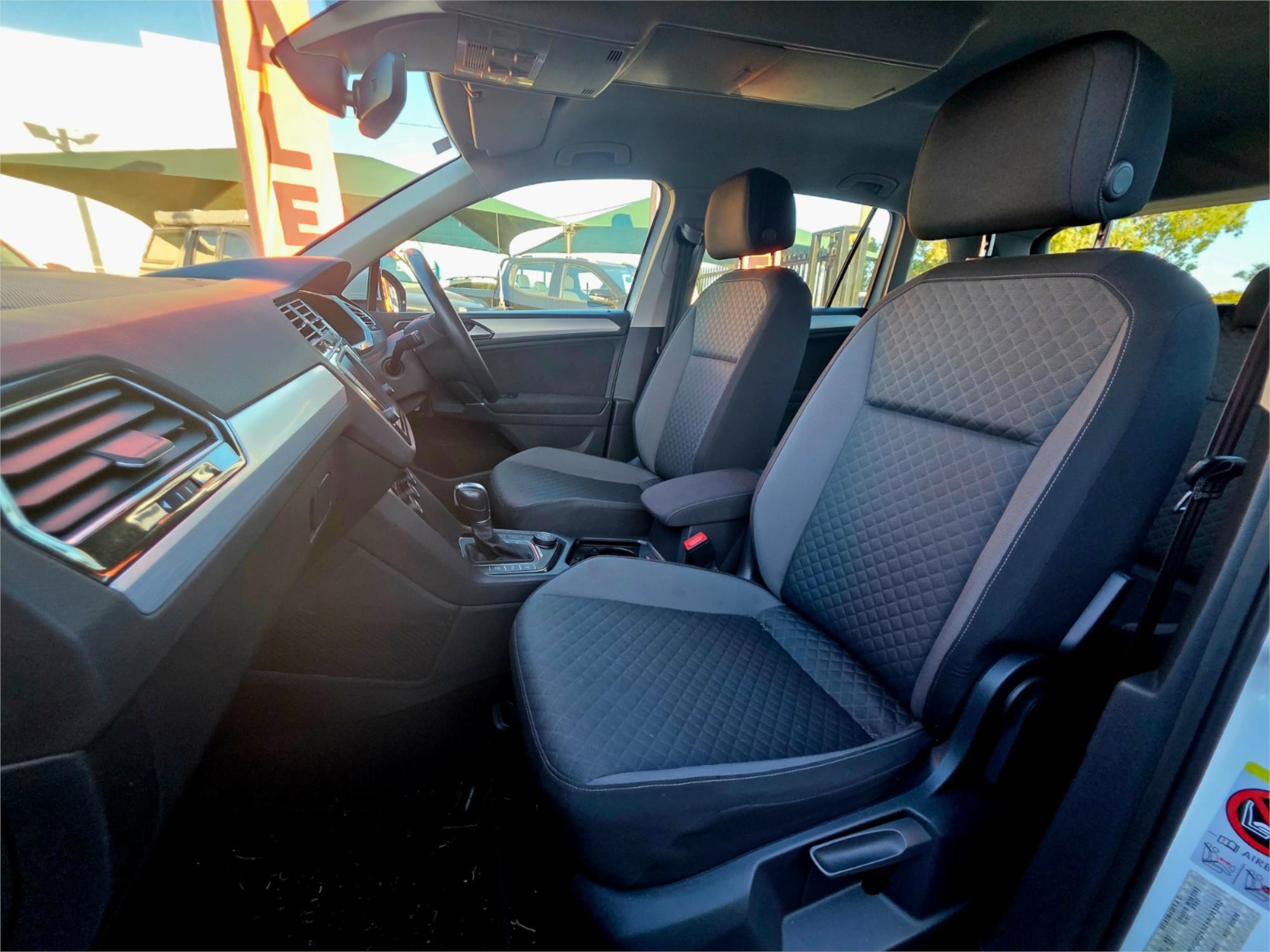 2016 Volkswagen Tiguan 110TDI in white, photo 20 of 20
